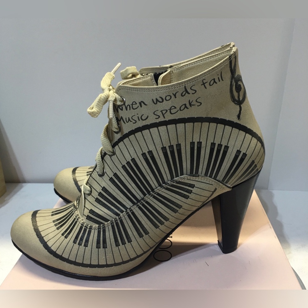 Goby Piano Ivory/Black high heel boots “When words fail Music speaks” Size 39